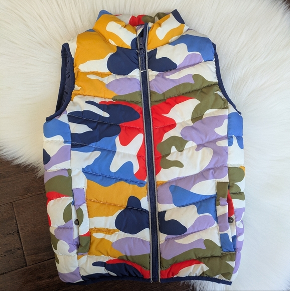 Mini Boden Water Resistant Puffer Vest Colorful Camouflage 6-7 Years - Picture 1 of 5